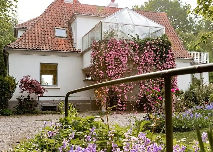 House From 1924 With Sea View In Front Yard *